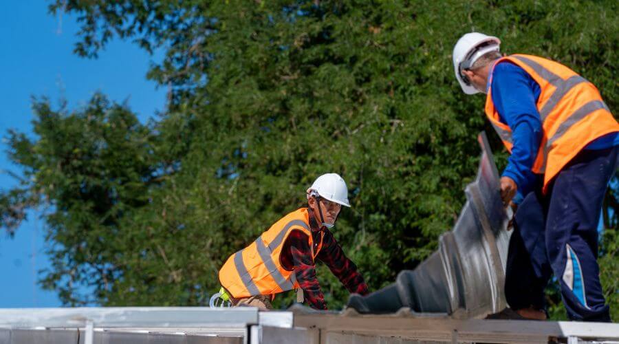 Expert Emergency Roof Repairs services in Middle Point, OH